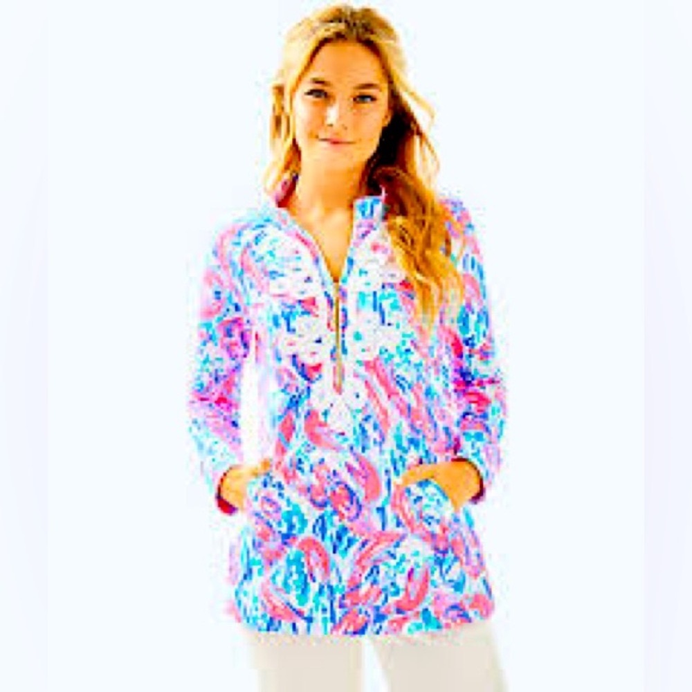 🌴🦀Lilly Pulitzer Skipper Tunic Popover
Cosmic Coral Cracked Up Blue.•SIZE XS
